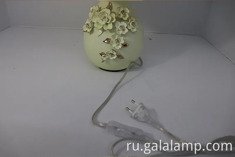 Элегантная золотая керамическая настольная лампа для спальни и гостиной